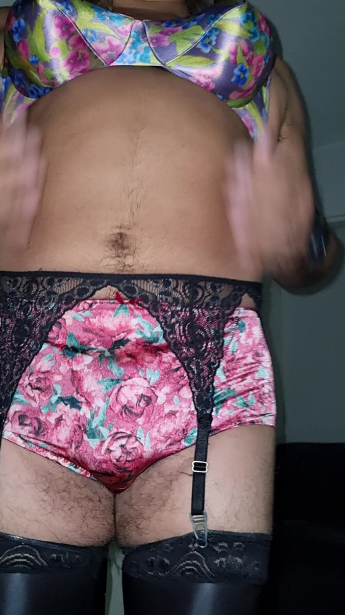 My panties: Mačkám si lásku v klasickém květinovém spodním prádle