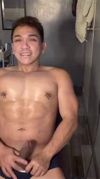 Pinoy Muscle Twink melancap selepas bersenam. main puting