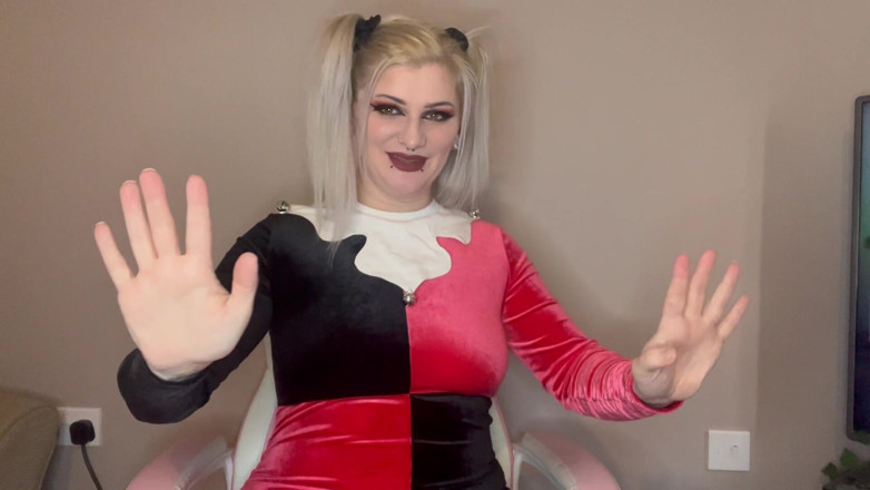 EeveeXo: Încearcă să nu burp Challenge Harley Quinn Cosplay