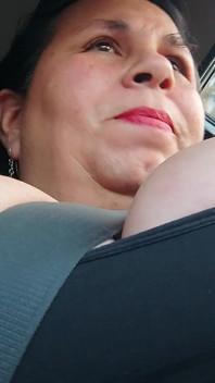 Belle-mère sexy en voyage