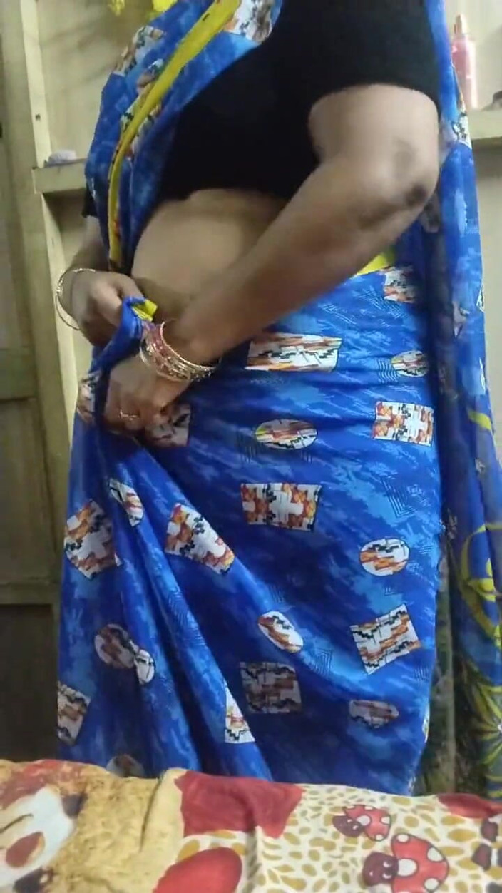 Divya X: Busty Stepaunty Exposed the Saree