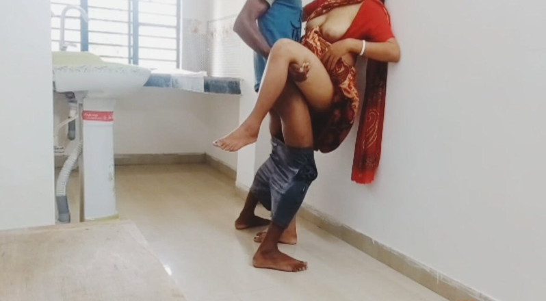 Teensex: kichan room men desi hot bhaabhi ki seks santushti ki...