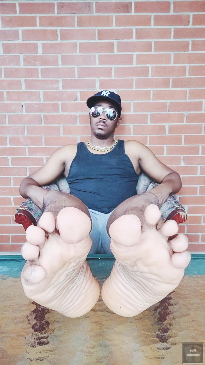 Soft Soleman: Copot sepatuku di solarium (2026)