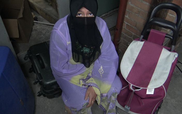 Souzan Halabi: Złapałem muzułmańskiego uchodźcę w piwnicy macochy - pozwoliła mi przelecieć jej...