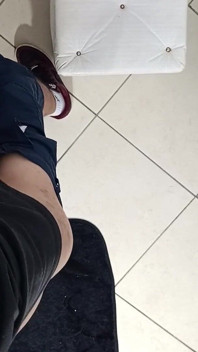 Seks yang tidak dijangka di bilik menunggu dengan orang asing.