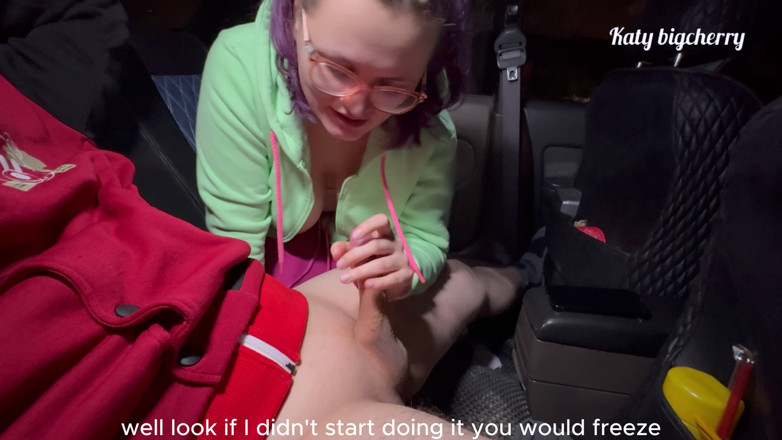 Katybigcherry: Mẹ kế làm ấm con trai riêng vào mùa đông trong xe...