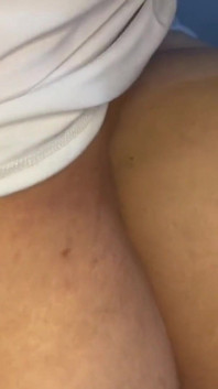 Le cul de ma belle-sœur MILF ne me laisse pas se reposer