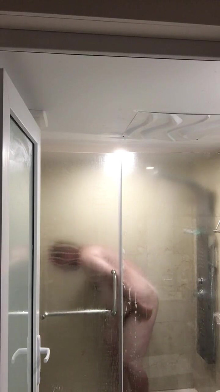 Bigwhitecock: Plaisir sous la douche