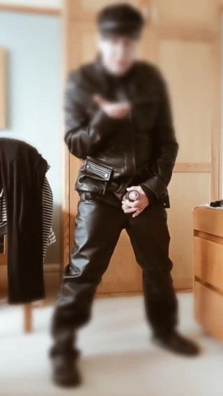 Bellhead: Minuta skórzanego szarpania