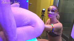 FISTINGQUEEN: 욕조의 가장자리에 팔꿈치에 피스팅 깊은 펀치