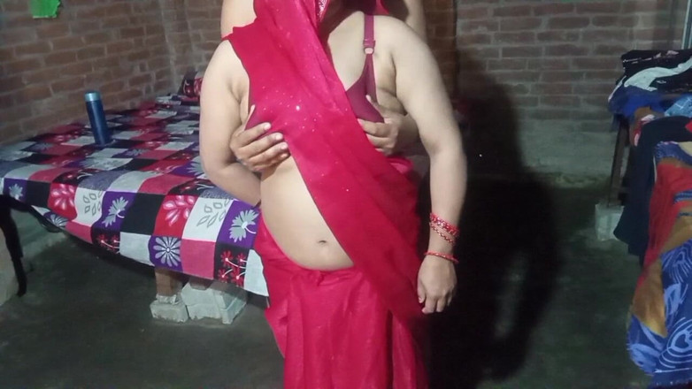Manjushukla: Laal Sari Me bhabhi ji parece muito quente e sexy.