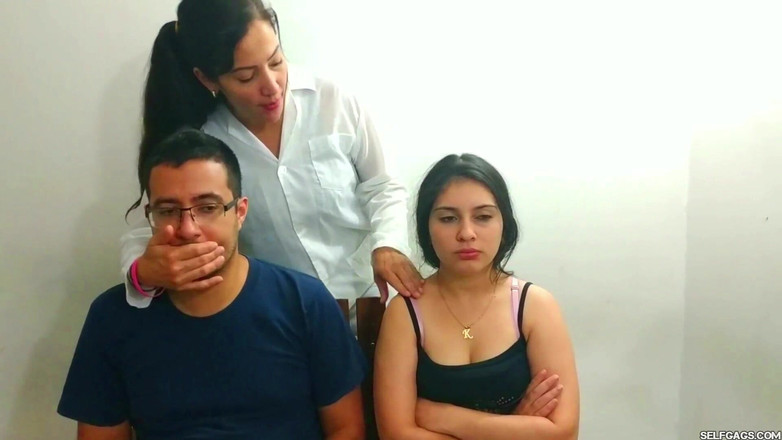 Selfgags Latina Bondage: 口とダクトテープ療法を口に当てて、しつこいカップルに!