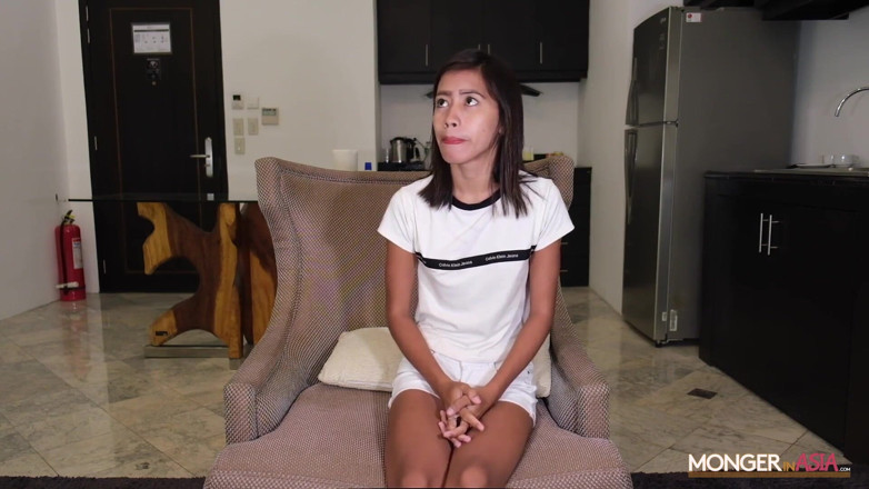 Monger In Asia: Ragazza asiatica viene distrutta dal cazzo gigante del capo