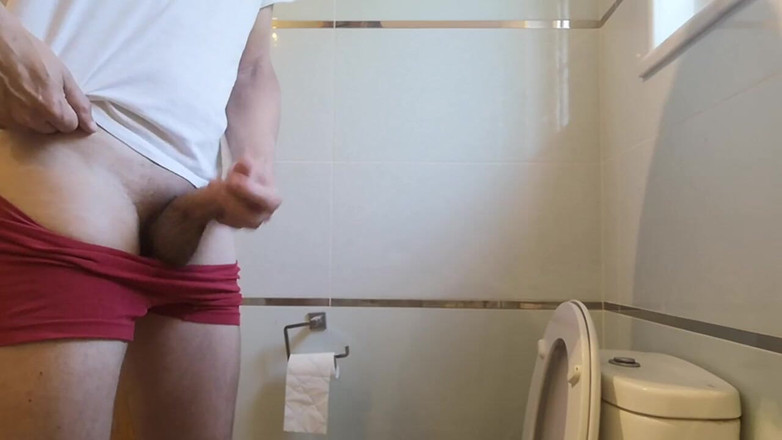 Rafael Torreano: 화장실에서 자위하는 나 자신을 촬영