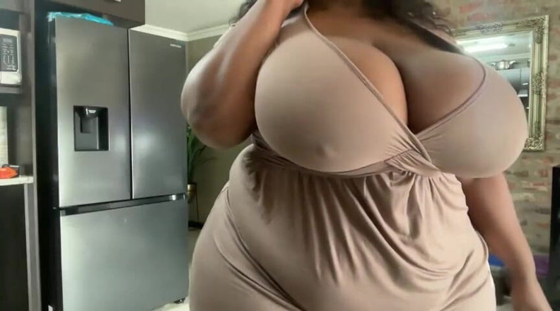 Legendary Booty Overdose: Cewek semok ini menggoda dengan mainin toket aduhainya