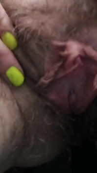 Sexy milf stříkání a sténání, prsty v kundičce, foot fetiš