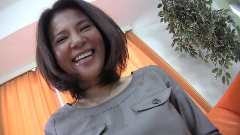 Asian Mature Climax: Piękna japońska milf bawi swoją cipkę i zostaje zerżnięta