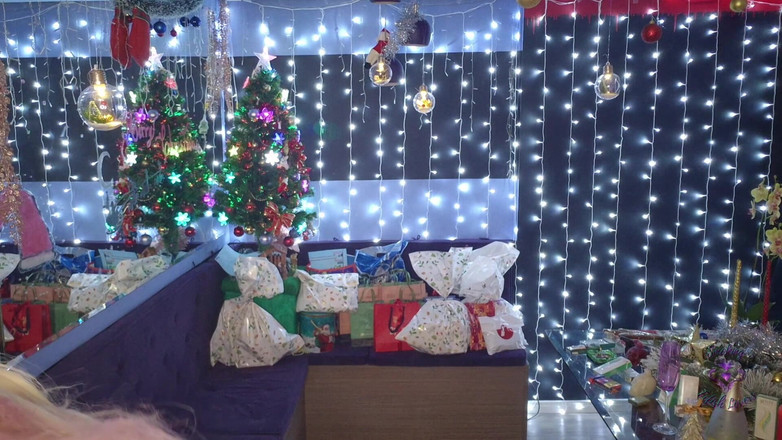 HollyCox: Watch Me Smoke Misty 120s up Close em Vermelho Festivo