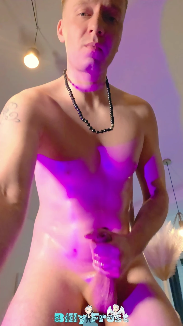 Billy frost solo: Skinny Boy Jerking off His Bwc with Oil