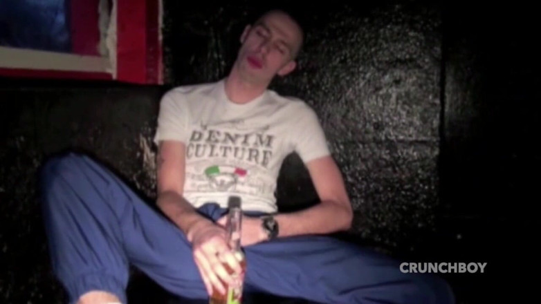 Sneaker gay: Vagabunda subissed para os snekaers de twink em linha reta...