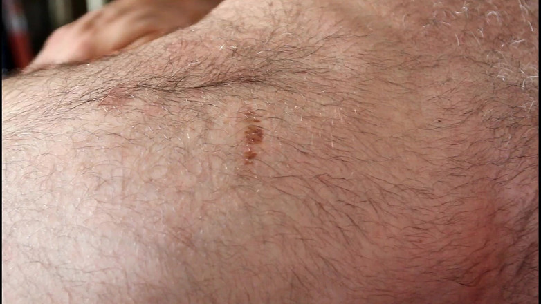 Gaybear1966: Gay urso padrasto pedaço musculoso urso treino e massagem com óleo....