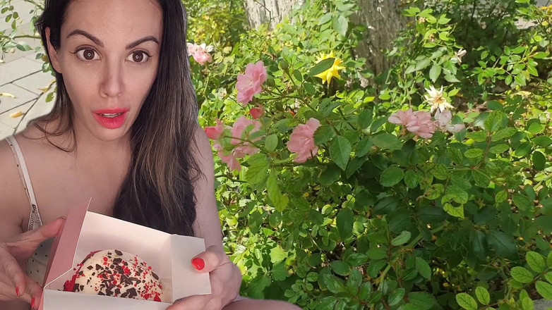 Annika Rain: Mẹ kế đối xử ngọt ngào