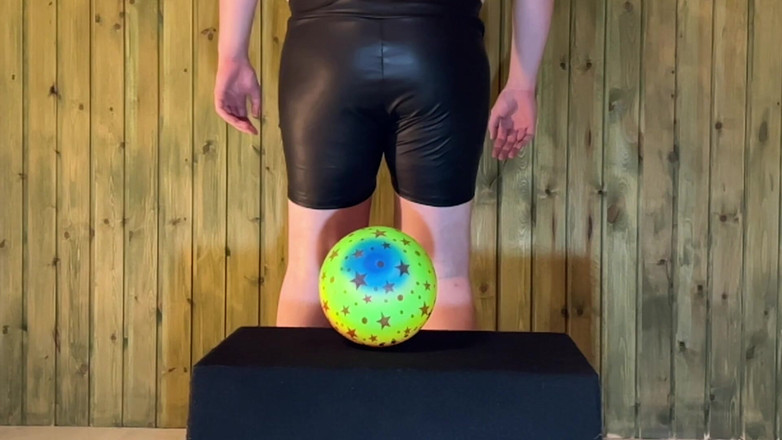 BeachBallsDuo: 10 velmi měkkých gumových koulí rozdrceno agresivně! Bigbootylucy a Dragon...