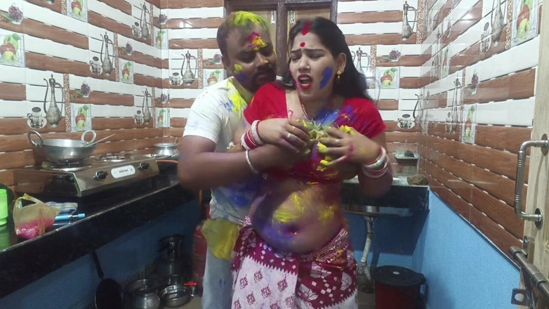 Sona bhabhi: Bengali bhabhi xinh đẹp tận hưởng holi đặc biệt với hàng xóm...