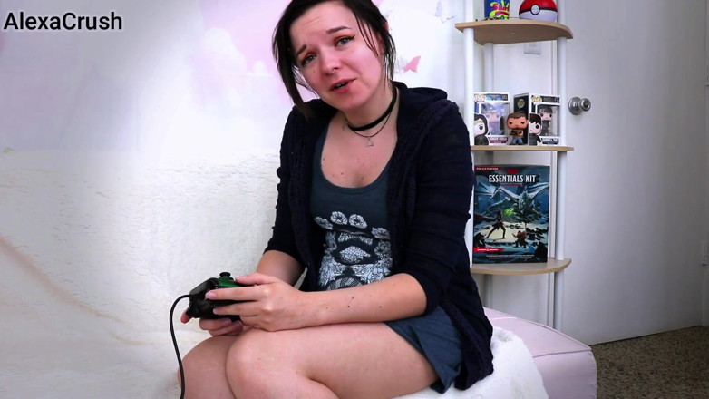 AlexaCrush: Le pari de strip-tease se transforme en coaching masturbatoire et...