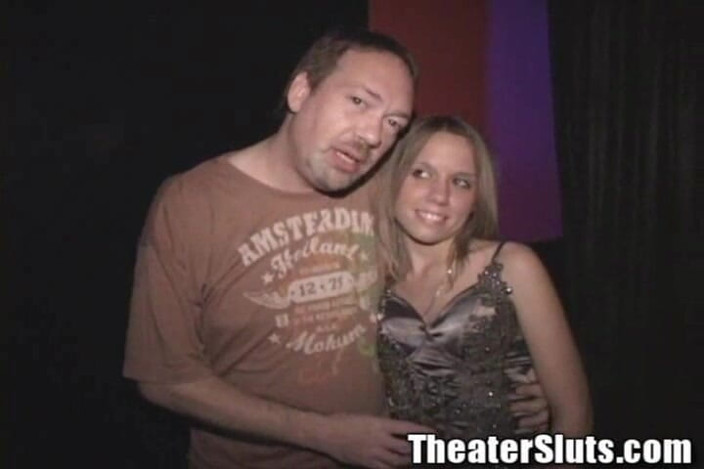 Theater Sluts: สาวนมจิ๋ว ตัวเล็ก เงี่ยน ถูกผู้ชายแก่เย็ดหมู่ในโรงหนัง