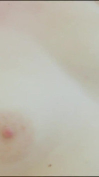 สาวสวยมือใหม่หน้าอกสวย รูหีเรียบเนียนอมดิลโด้เสียว