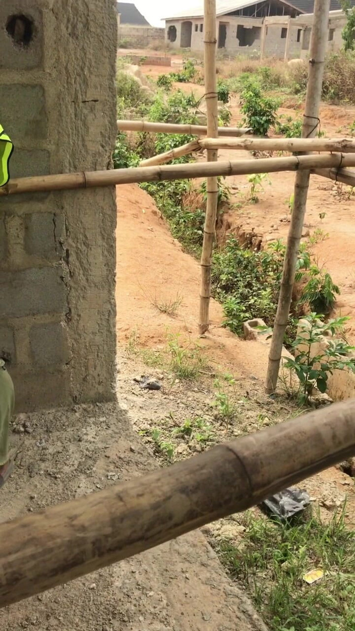 Sexylary: Jak macocha zabrał przyrodniego syna na teren fabryki