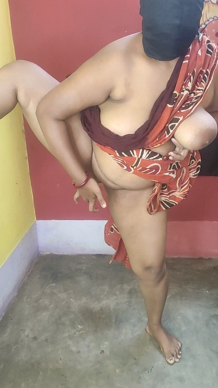 Indianbhabi2: लाल शेयर में बहुत सुन्दर भारतीय सौतेली मम्मी हॉट स्ट्रिप्स