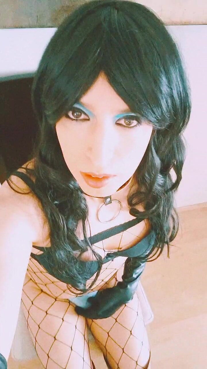 Tammy sissy slave: Trening z dildo