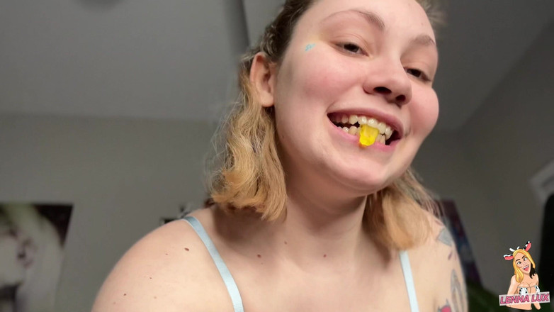 Lenna Lux: Ragazza affamata ti sgonfica e ti rende uno spuntino