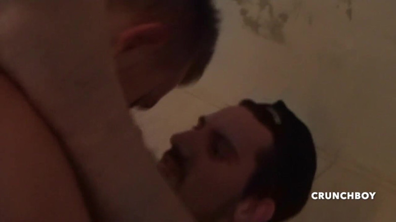 Sex humiliation with french lads: Briccio mengongkek kawan baiknya untuk seks yang menyeronokkan
