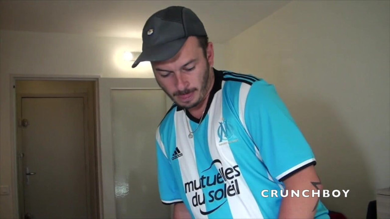 Kinky Bareback Boys: Creampie da scally ragazzo con dominazione delle sneakers e jogging