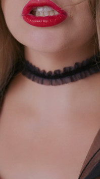 Ibu tiri miang memakai baju semata-mata, tanpa bra. Orgasme menjolok