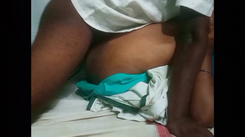 Desi Sathiya: 핥기 키스 비디오