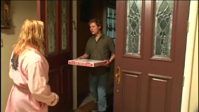 Xtime Grannies: Bayar untuk Pizza dengan blowjob
