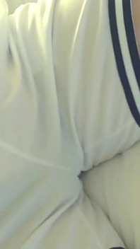 Hand i mina shorts