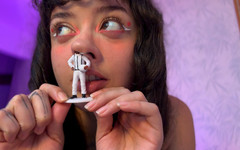 Pedazodchicle: 巨人羞辱我闻到你，我吞下你，我从内部粉碎你和腹部膨胀