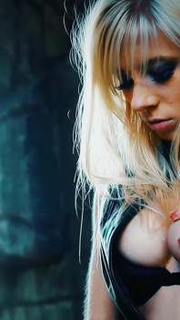 Rubia hace negocios con la boca abierta y el gusto por el semen
