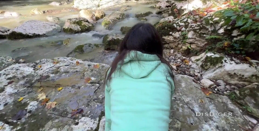 Dis Diger: Scopata guida ragazza carina alla cascata. Sesso estremo nella natura