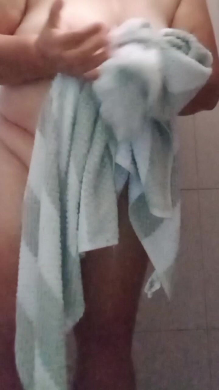 Milfta boohot: Madura BBW Bañándose Y Tocándose