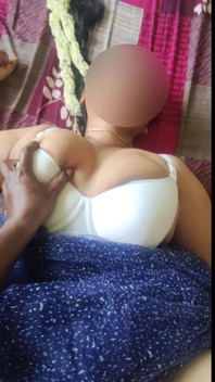Mătușă indiancă sexy cu țâțe mari Mallu în sutien alb, vedere la persoana 1, futai bun