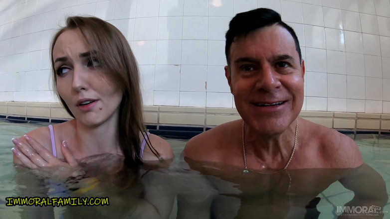 Immoral Family: SAUNA Mengubah Sia Siberia menjadi demon creampie tegar