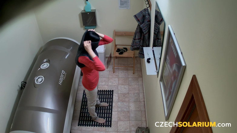 Czech Solarium: Czech Solarium 1: Brunette Peeling off for a Naughty Pussy Show