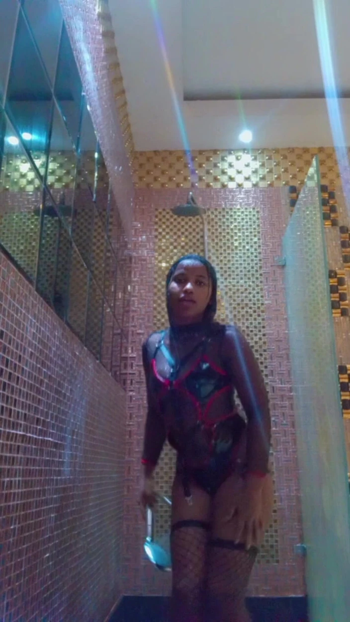 Minayi: I Want You to See How Well I Move It...