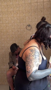Chubby Llamó a Sus Amigas Para Una Tarde De Copas Y Sexo, Y Su Marido Inválido Lo Vio Todo Sin Reaccionar